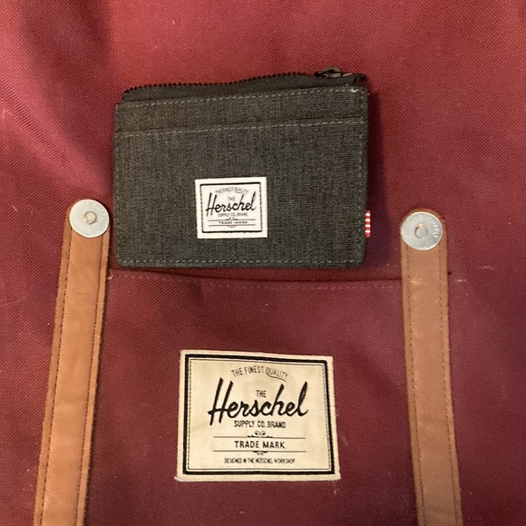 Red Herschel backpack - Picture 3 of 3